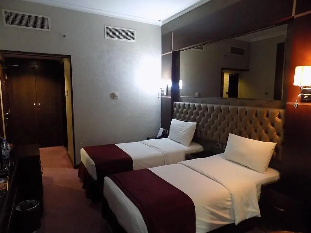 Kings Park Hotel 9