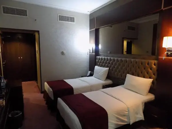 Kings Park Hotel 9